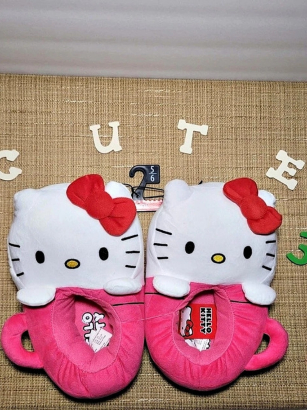 Size 5/6 Hello Kitty Kids Pink Slippers New